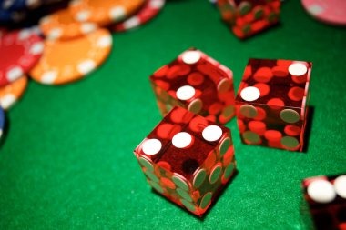 Live dealer managing multiple hands at Free Bet table